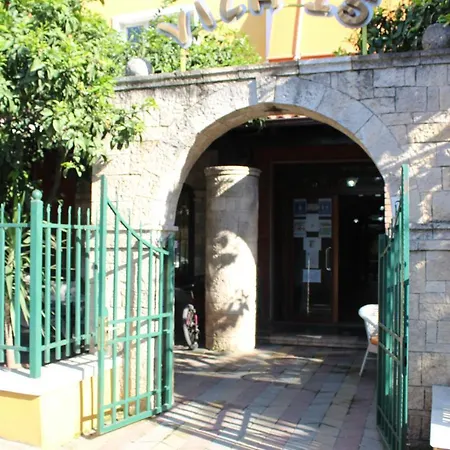 Hotel 15 *
