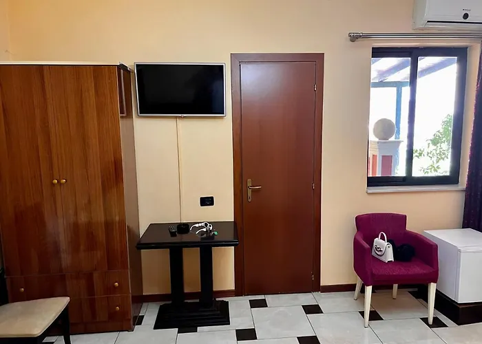 15 Hotel *